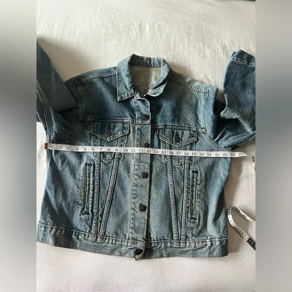 Vintage Levi's ClassicTrucker Jean Jacket in distressed vintage blue Size L - Picture 6 of 12
